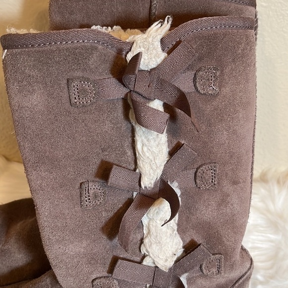 KOOLABURRA by UGG Big Kid Victoria Tall Boot - Picture 2 of 15